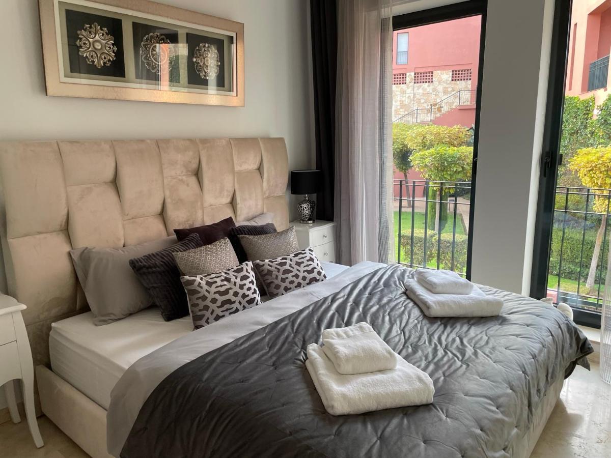 Calahonda Luxury Apartment With A Stunning Sea View 米哈斯 外观 照片