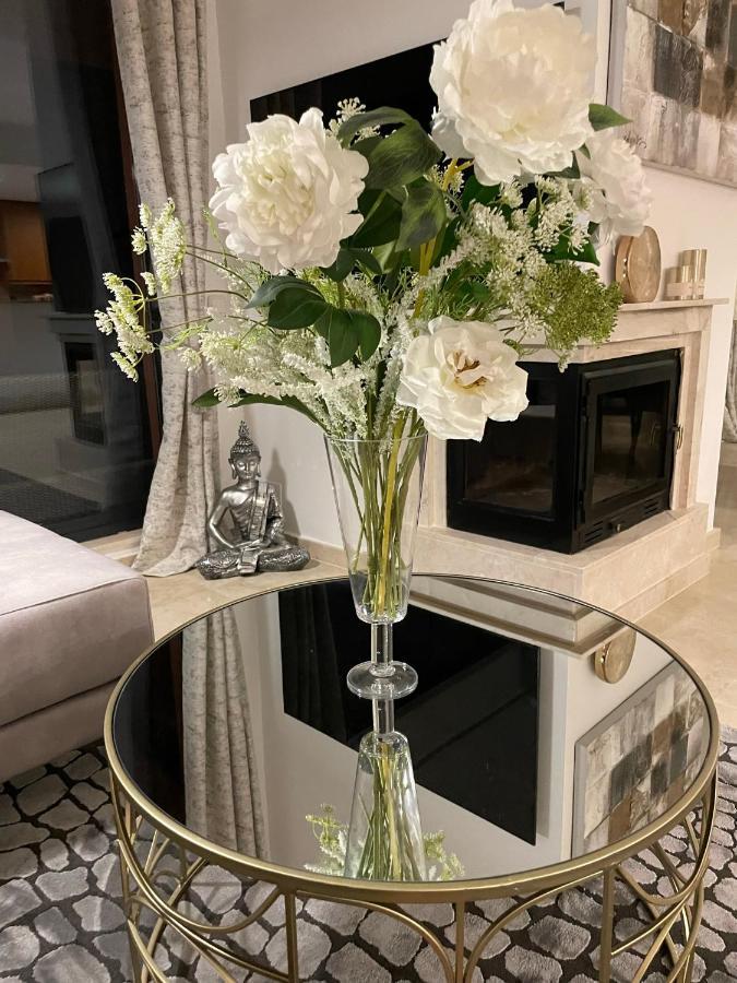 Calahonda Luxury Apartment With A Stunning Sea View 米哈斯 外观 照片