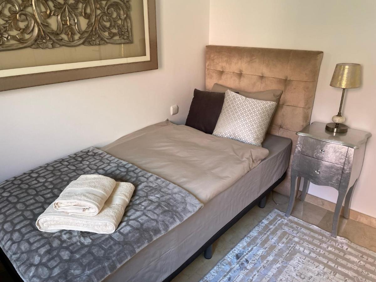 Calahonda Luxury Apartment With A Stunning Sea View 米哈斯 外观 照片